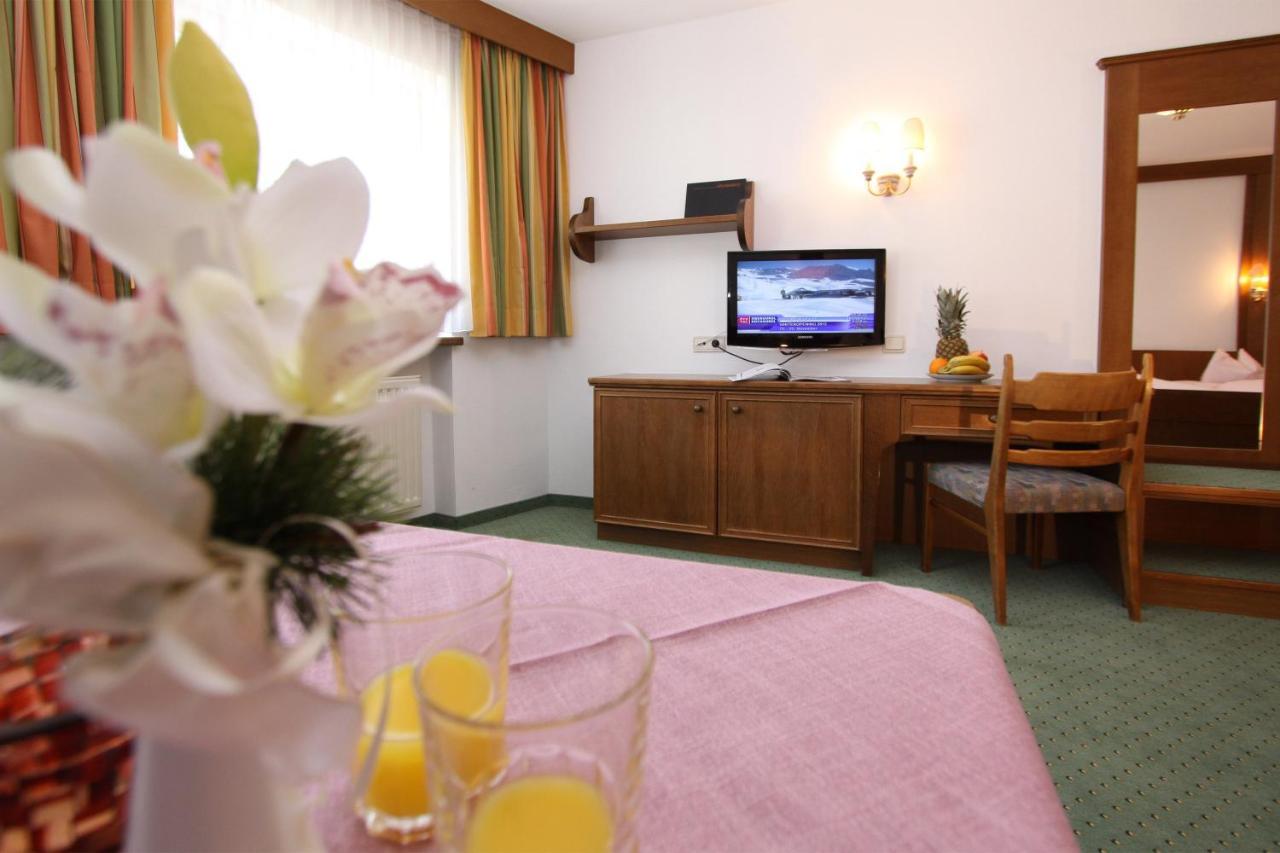 Haus Hohenfels Hotell Obergurgl Rum bild
